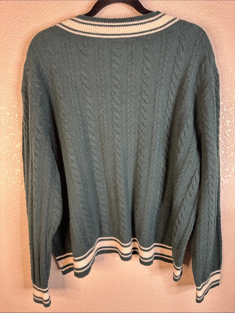 PINK Victoria's Secret Green Knit‎ Academia Embroidered Crest V-Neck Sweater XL